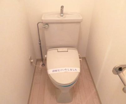トイレ　※同型タイプの為、現状を優先いたします