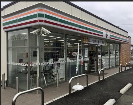 コンビニ　セブンイレブン 印西鹿黒南店（コンビニ）まで943m