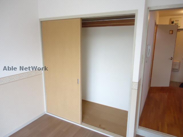 収納　※同物件別部屋の写真です。