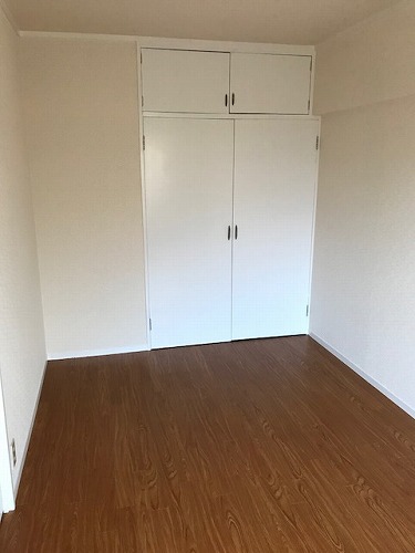 収納　北洋間も床はウッドタイルで仕上げました♪