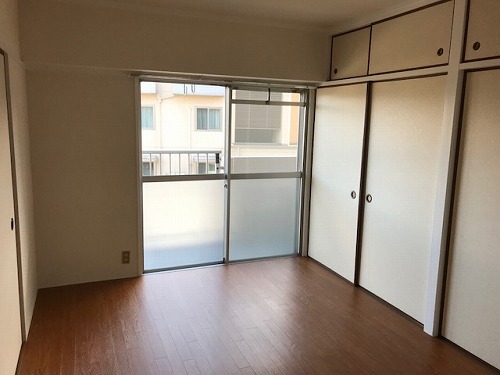 バルコニー　大型の押入れは使いやすいようにあえて残してます！！