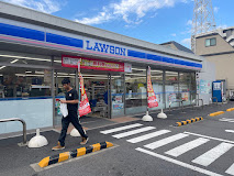 コンビニ　ローソン足立西新井五丁目店（コンビニ）まで389m