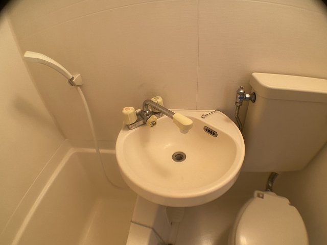 洗面設備　浴室内に洗面台付き！