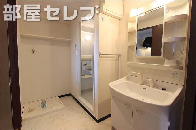 洗面設備　独立洗面台はいいですよ。