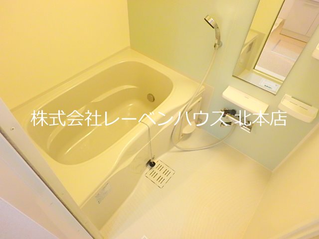 バス・シャワールーム　反転間取り中部屋参考写真です
