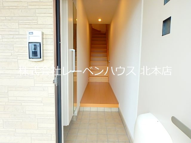 玄関　反転間取り中部屋参考写真です