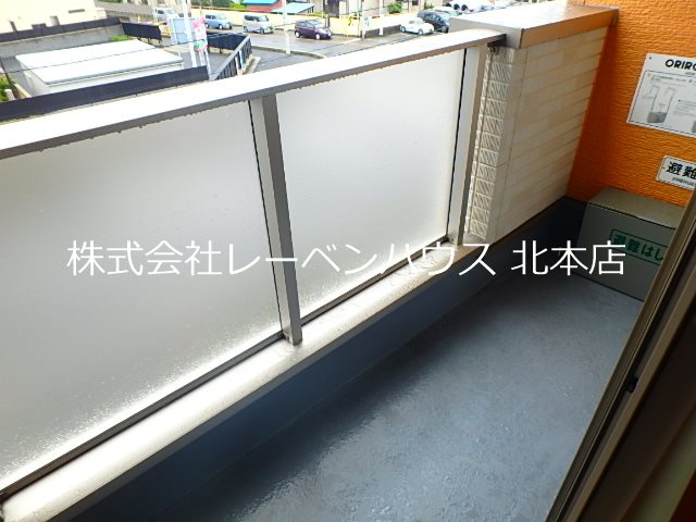 バルコニー　反転間取り中部屋参考写真です