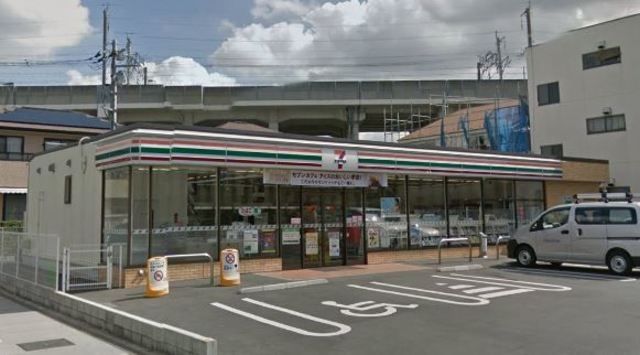 コンビニ　セブンイレブンさいたま鹿手袋3丁目店（コンビニ）まで502m