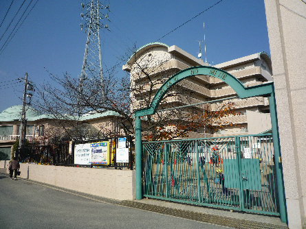 幼稚園・保育園　第二光の峰保育園（幼稚園・保育園）まで374m
