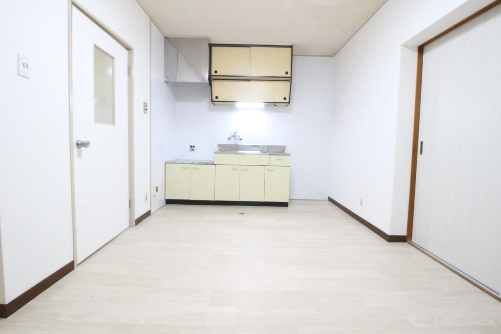 ＪＲ高徳線 阿波川端駅 徒歩23分 4階建 築37年の居間写真