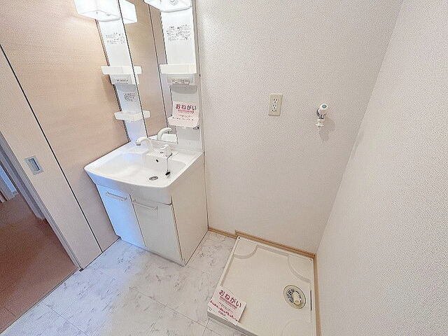 洗面設備　脱衣スペースもあります