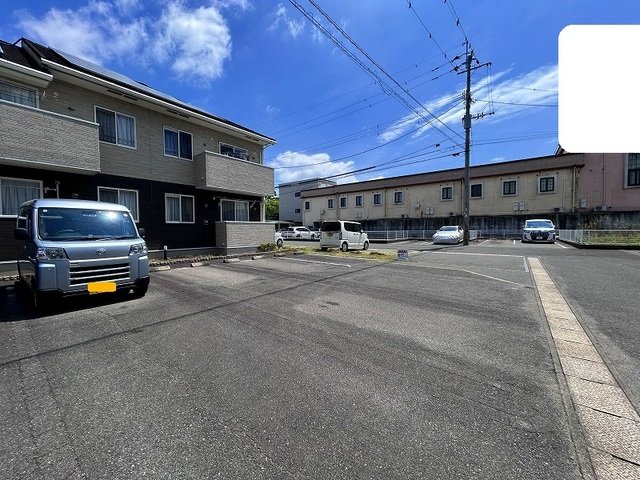 駐車場　駐車場があるので、車を買う予定の方も安心です