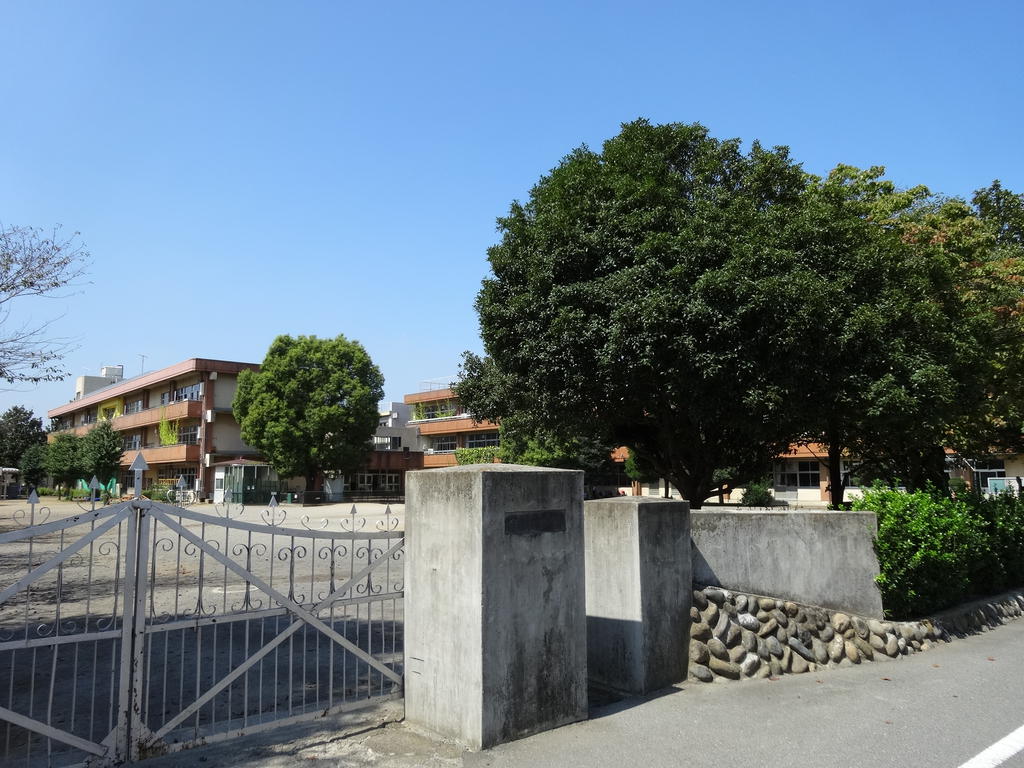 小学校　太田市立南小学校（小学校）まで887m