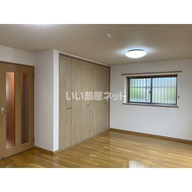 ＪＲ高崎線 籠原駅 徒歩7分 4階建 築18年の居間写真