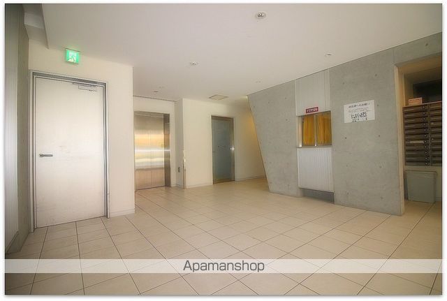 地下鉄長堀鶴見緑地線 西長堀駅 徒歩3分 10階建 築19年の外観写真