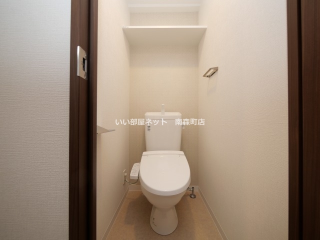 阪急神戸線 中津駅 徒歩7分 11階建 築3年のトイレ写真