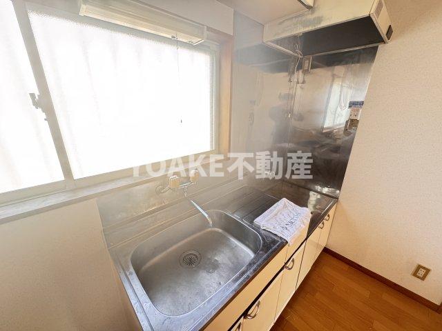 キッチン　別号室の写真となります。現況優先。