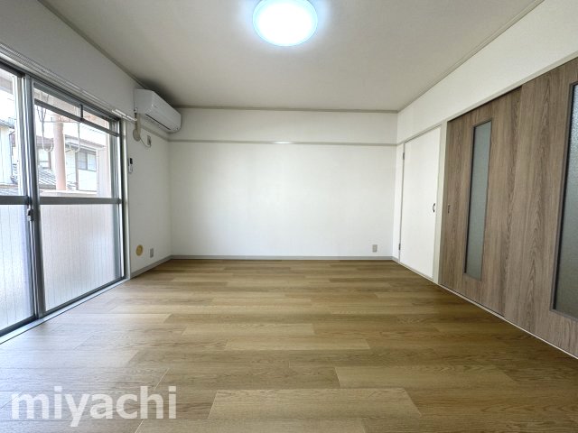 ＪＲ牟岐線 二軒屋駅 徒歩11分 3階建 築37年の居間写真