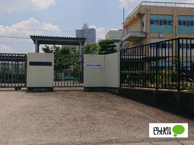 中学校　小牧市立篠岡中学校（中学校）まで1183m