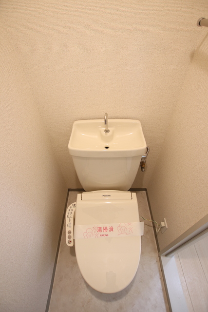 トイレ　洗浄機能付き暖房便座