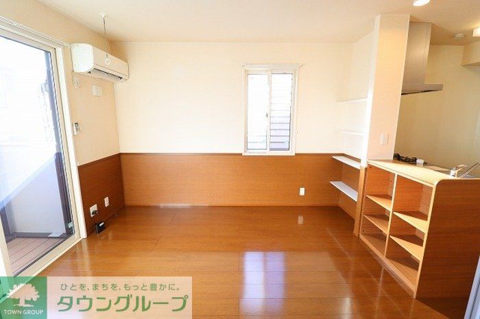 メゾンベール末広IIIの居間写真