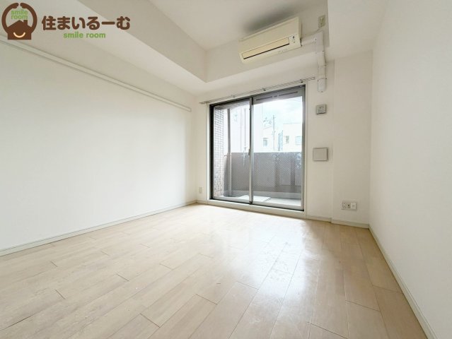 プレサンス天満ステーションフロントの居間写真