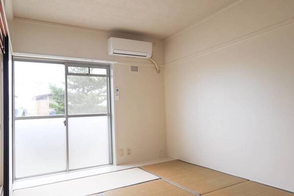 ビレッジハウス中川原1号棟の居間写真