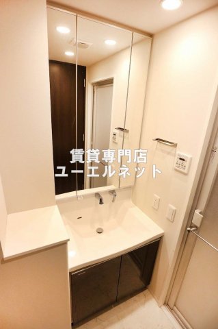 洗面設備　清潔感ある独立洗面台で毎日気持ちよく♪