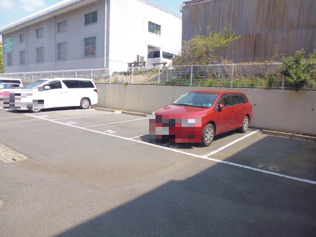 駐車場　敷地内駐車場（要空き確認）