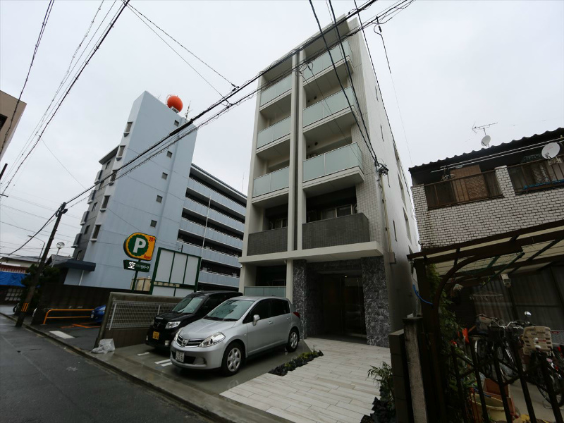 建物外観　外観　オートロック　防犯カメラ　屋根付き駐輪場有り