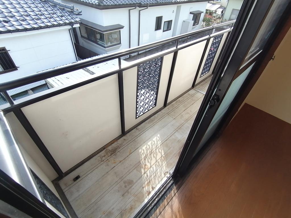 バルコニー　2Fのバルコニーの写真を使用しております。
