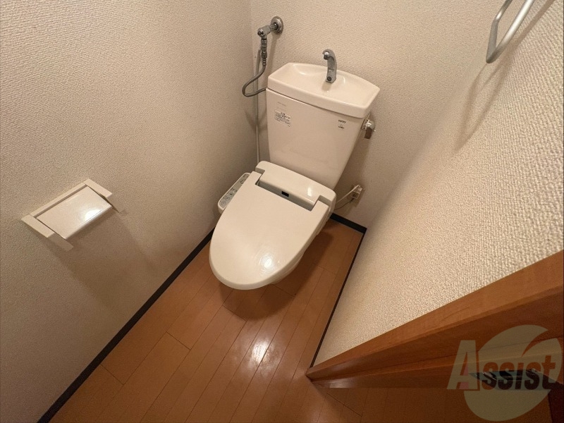 トイレ　こちらはトイレです。清潔感があり、安心して使用できます。