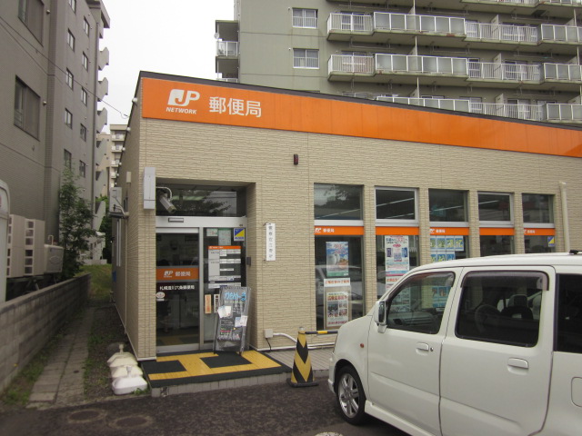 郵便局　札幌澄川六条郵便局（郵便局）まで413m