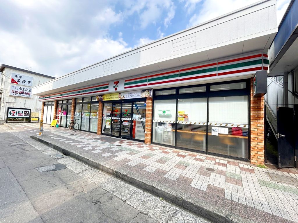 コンビニ　セブンイレブン大和鶴間駅西口店（コンビニ）まで330m