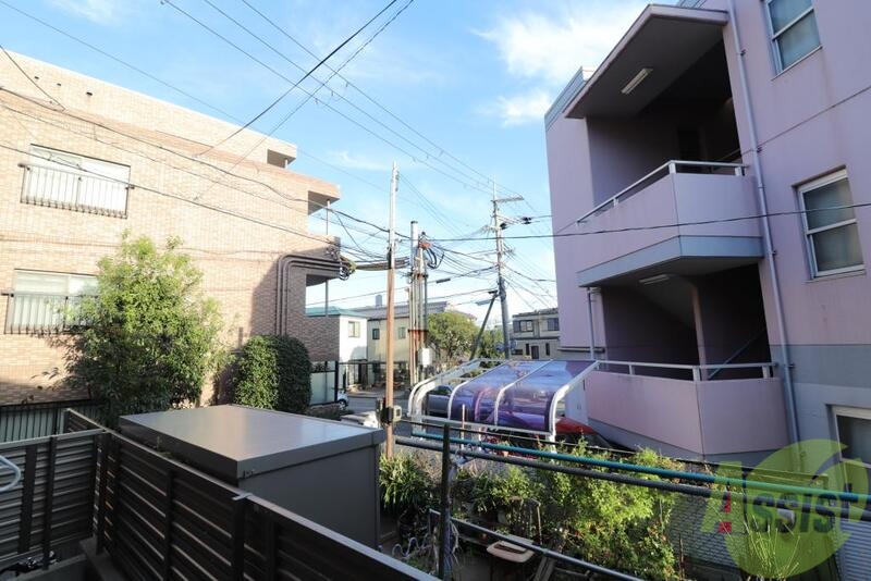 眺望　閑静な住宅街の中に建っています。