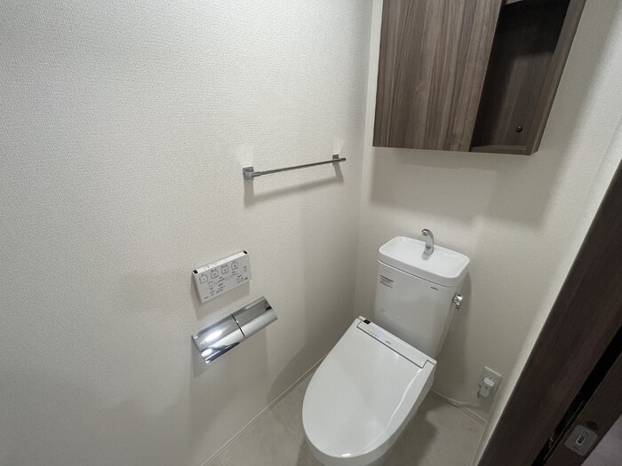 ＪＲ仙山線 東照宮駅 徒歩15分 3階建 築1年のトイレ写真