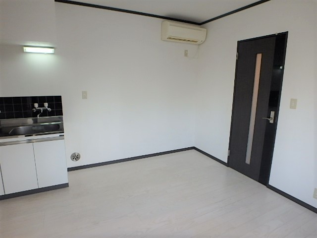 ロッシェル南台第4の居間写真