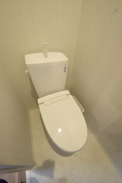 トイレ　ウォシュレット付き