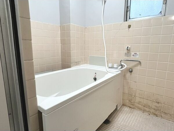 バス・シャワールーム　※写真は同じマンションの違う部屋のものになります。