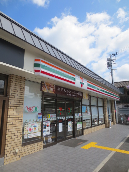 コンビニ　セブンイレブン（コンビニ）まで81m