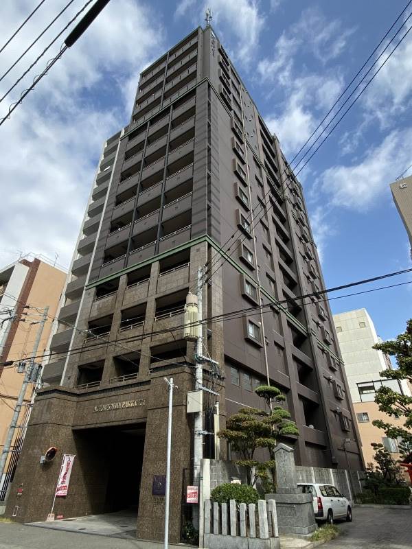 建物外観　御影石とタイル貼りの重高な外観です