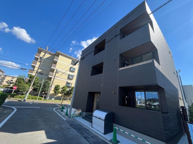 建物外観　【新築】黒を基調としたスタイリッシュな外観デザイン！