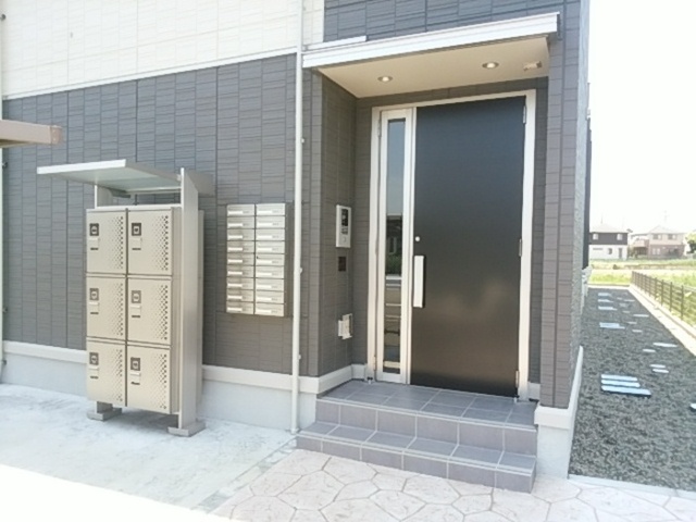 エントランス　オートロック、集合ポスト、宅配ＢＯＸ