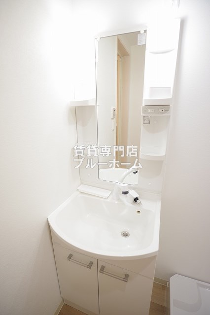 洗面設備　洗面所も収納豊富！