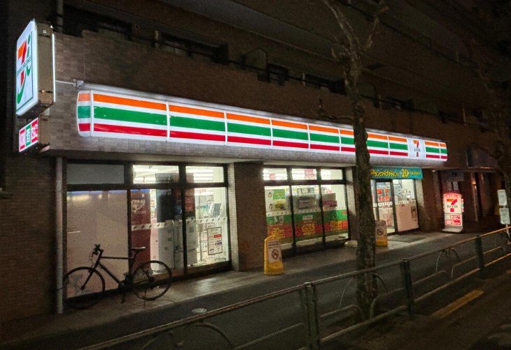 コンビニ　セブンイレブン杉並堀ノ内1丁目店（コンビニ）まで346m
