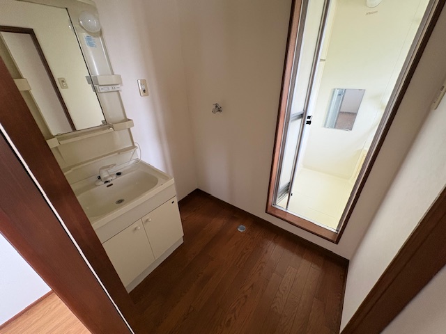 富谷市 2階建 築32年の内装写真