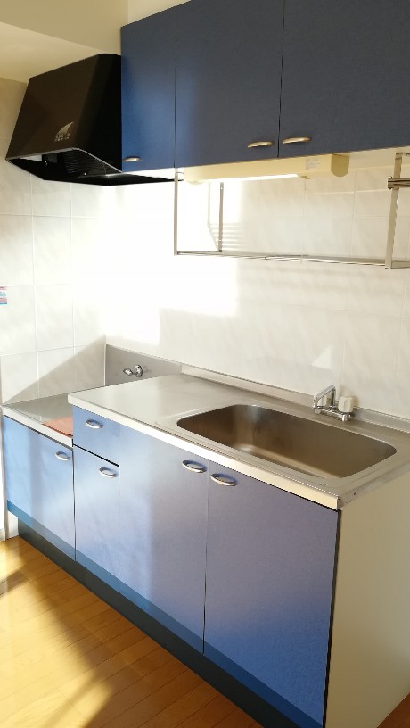 キッチン　ごちゃつくキッチンも、吊戸棚でスタイリッシュに収納