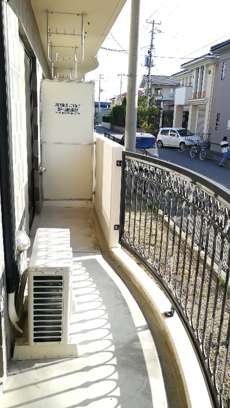 バルコニー　大きなお布団もまとめて干せます