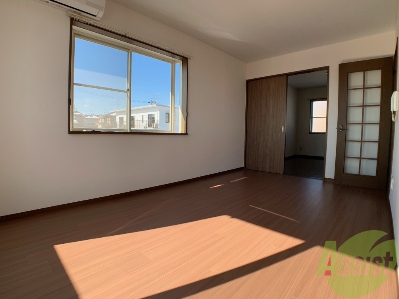 居室・リビング　広々としていて日当たりも良さそうなお部屋ですね！