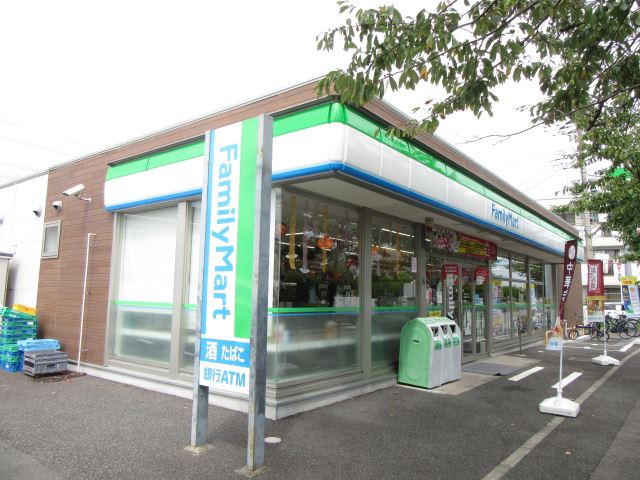 コンビニ　ファミリーマート（コンビニ）まで50m